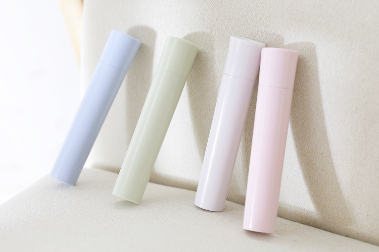 Mini quần áo xách tay dính tóc du lịch hàng ngày con lăn nhỏ cầm tay có thể xé giấy dính - Hệ thống giá giặt máy cắt lông xù quần áo tốt