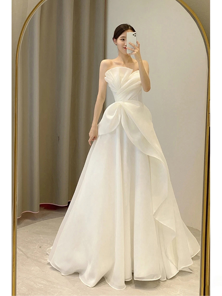 Satin tube top light wedding dress 2024 new bride main yarn qi, a small one goes out, goes out, gauze travel, light luxury trailer tail Satin tube top light wedding dress 2024 new bride main yarn qi, a small one goes out, goes out, gauze travel, light luxury trailer tail