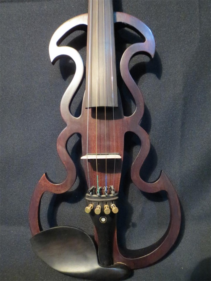 Hãy tưởng tượng nhạc cụ điện tử chơi violin điện tử - Nhạc cụ phương Tây kèn saxophone