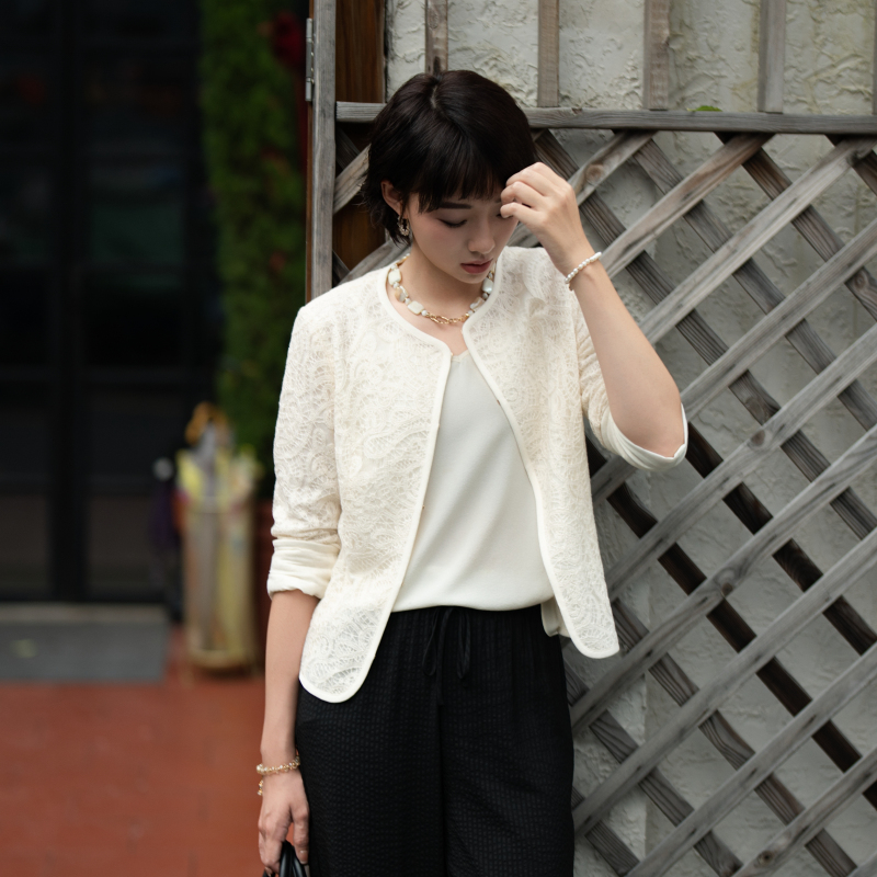 Charming Off-White Embroidered Water-Soluble Lace Cardigan for Women, Long-Sleeved, New Autumn Style, Versatile and Elegant Top Charming Off-White Embroidered Water-Soluble Lace Cardigan for Women, Long-Sleeved, New Autumn Style, Versatile and Elegant Top