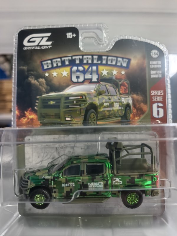 Green Light 1:64 Chevrolet Silverado Boss Z71 Pickup Truck Mexican Version 61060-F Electroplated Edition Green Light 1:64 Chevrolet Silverado Boss Z71 Pickup Truck Mexican Version 61060-F Electroplated Edition