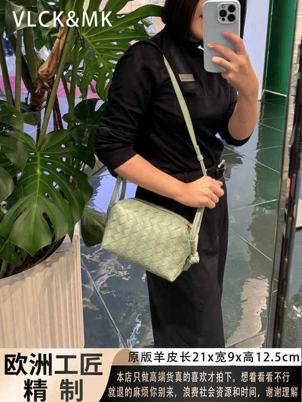 2025 New Model Genuine Leather Woven Small Loop Crossbody Bag Lindy Shoulder Bag Handbag Versatile Camera Bag for Women