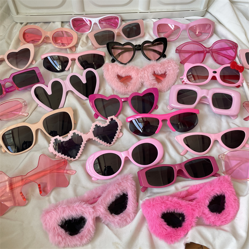 Bright Pink Heart-Shaped Sunglasses in European and American Street Style, Popular on Social Media, Make the Face Look Smaller, Suitable for Both Men and Women