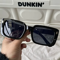 Клык немного черный