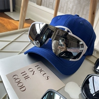 Лыжный, белый