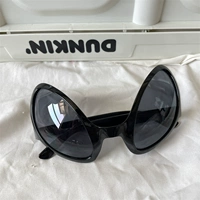 Темно -фиолетовый инопланетянин черный