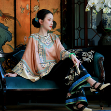 Старинное пальто 云鬓粉腮丨2024夏季新款丨真丝透孔罗绣花云肩清汉女袍褂国风上衣