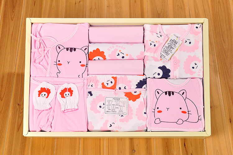 Coffret cadeau pour bébé - Vêtements + Fournitures - Ref 1978298 Image 8