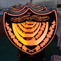 Голубая шампанское король держит знак-ac