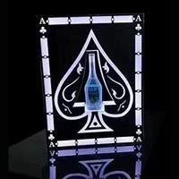 Хаки-спады держат знаки-нет вина-