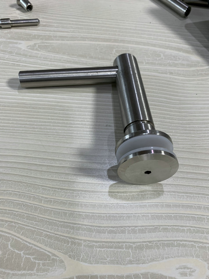 Glass stair handrail railing guardrail accessories stainless steel connector ear dazi corner code glass buckle seven-character elbow