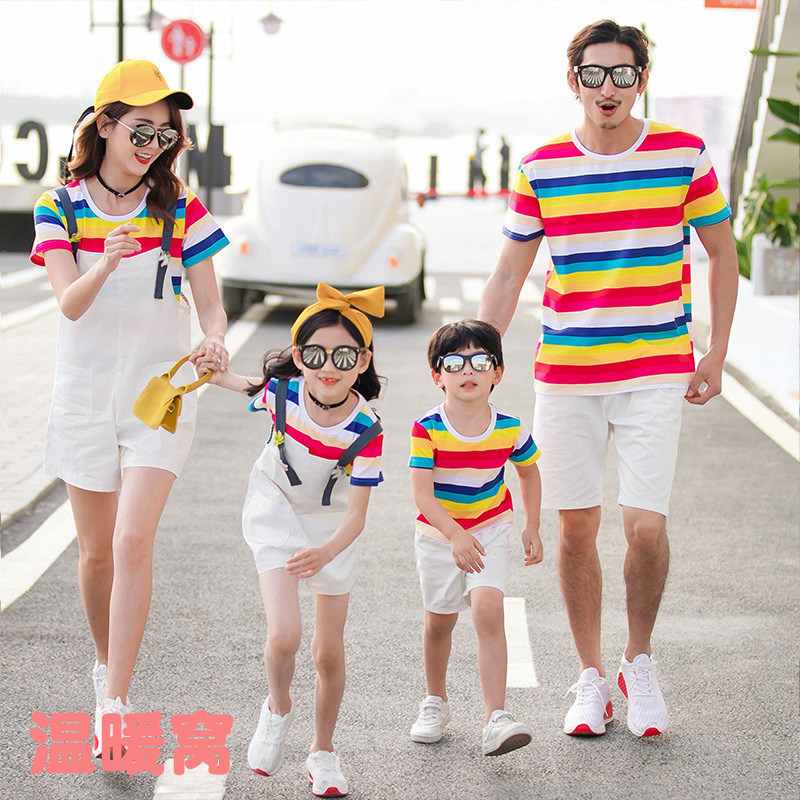 Western style color striped T-shirt mother and daughter holding baby bag pants mother and son father and daughter father and son family parent-child wear 2020 summer new trend