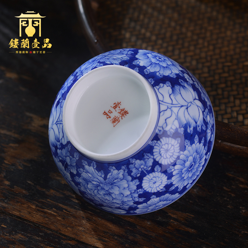 Jingdezhen ceramic blue and white flower all hand - made master cup tea single cup from the personal use