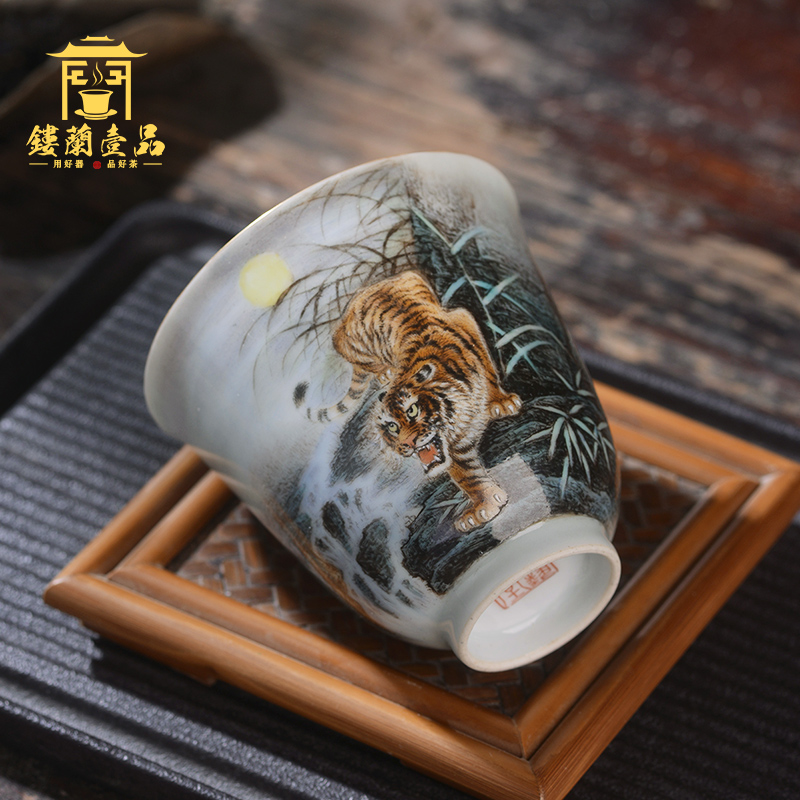 Jingdezhen ceramic all hand - made pastel tigers down the mountain master cup kung fu tea tea tea, personal single CPU