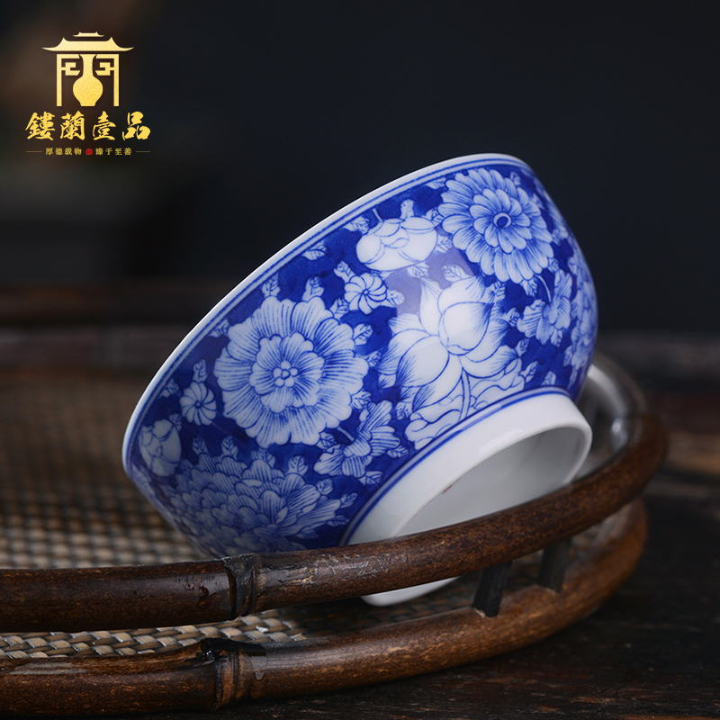 Jingdezhen ceramic blue and white flower all hand - made master cup tea single cup from the personal use