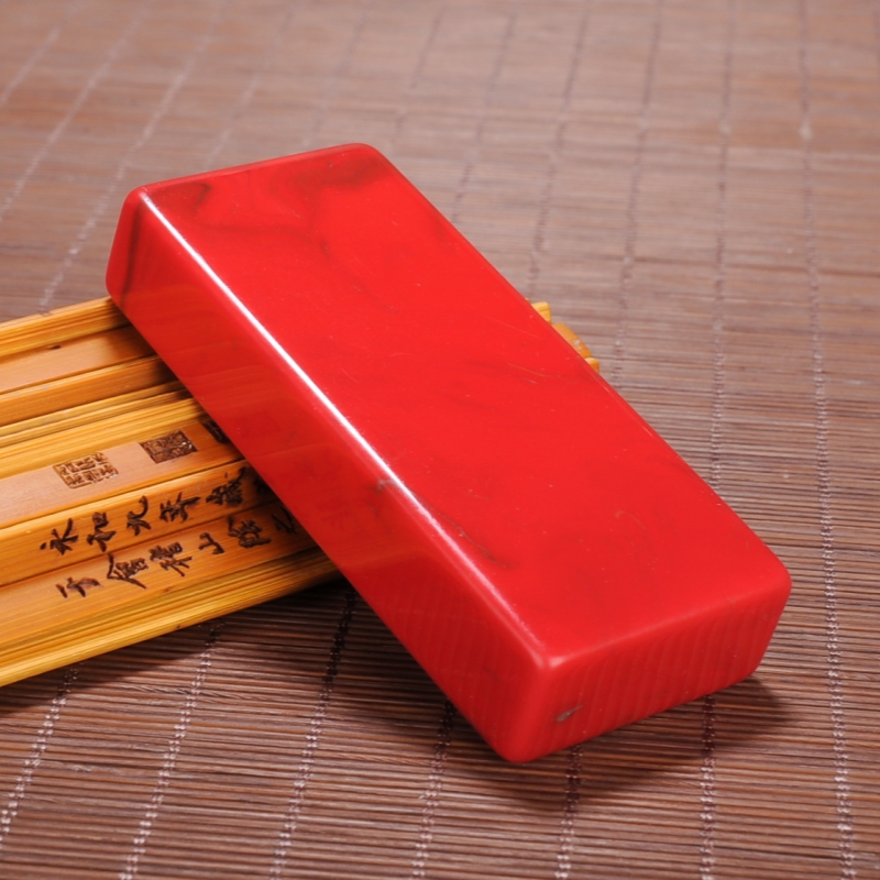 Natural and Tian Yu seal Natural chicken blood jade seal handheld pieces of seal collection books and drawings