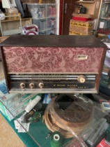 Shanghai red light card 711-2 Type of electronic tube radio old thing