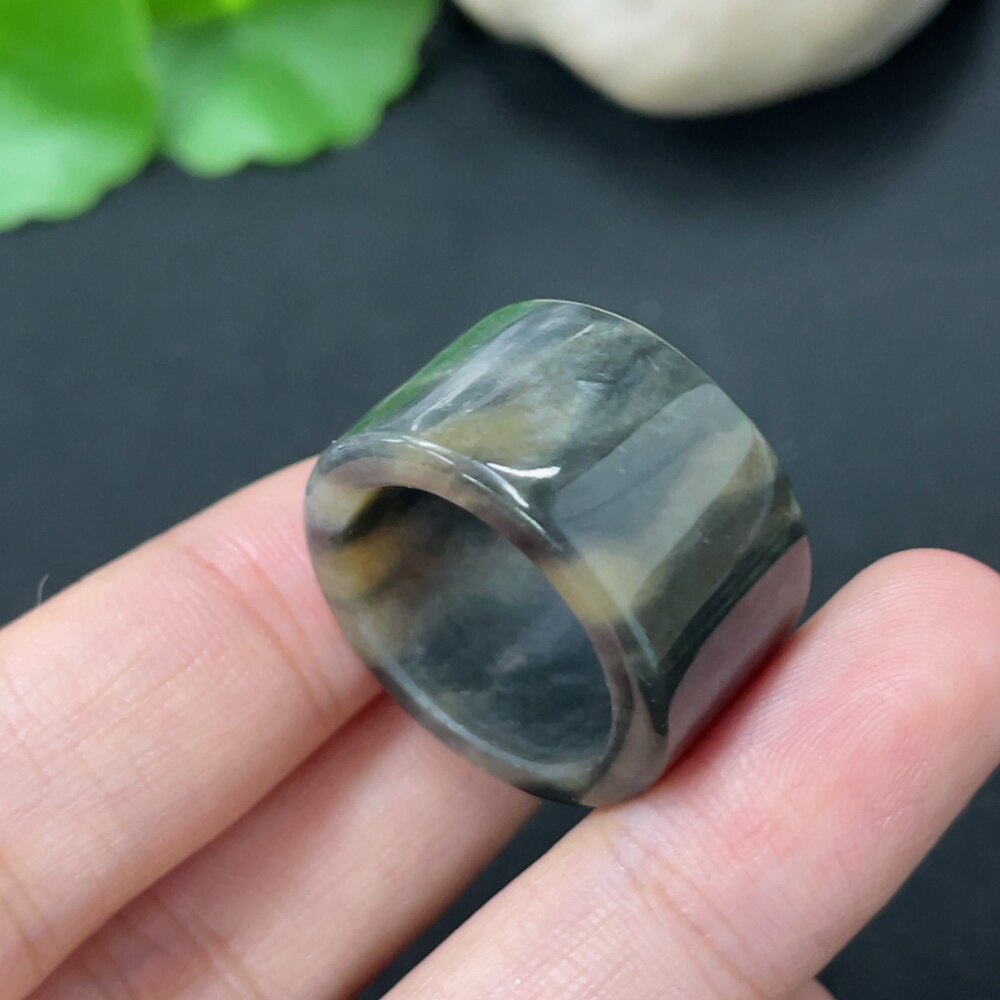 Hetian jade blue and white ring has good oil resistance and the inner diameter of the ring is 18.2MM