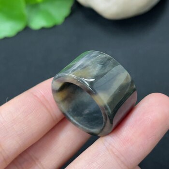 Hetian jade blue and white ring has good oil resistance and the inner diameter of the ring is 18.2mm