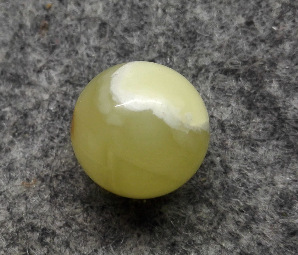 Beeswax black material white flower wax bead round 14 5MM 1 65g 1