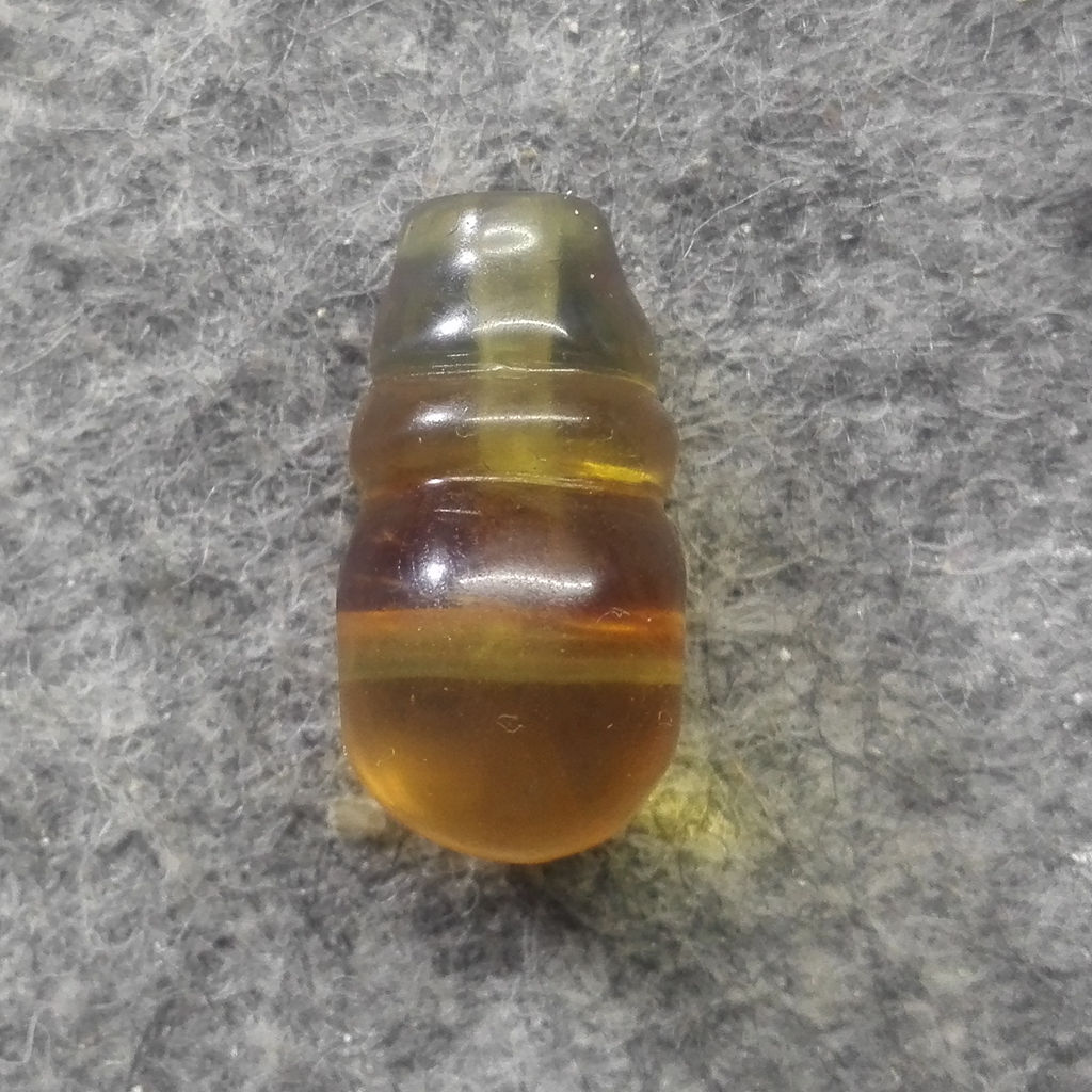 Myanmar amber bicolor per 1 65 gr three-way Buddha head 11 *12 * 22MM 1