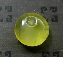Honey wax fish eye buckle clasp with green buckle small pendant 3 81 gr 22 * 12MM