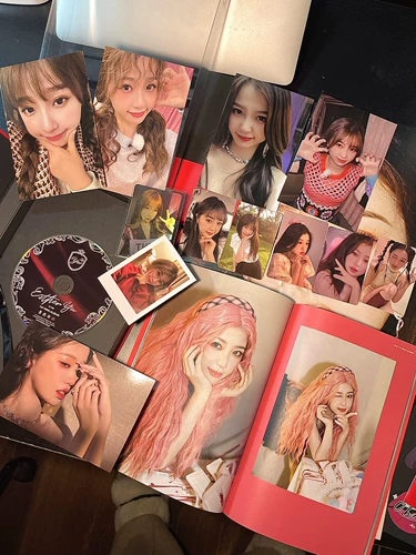 Yu Shuxin подписал первый сольный альбом Ep Esther's Small Card Poster Poster