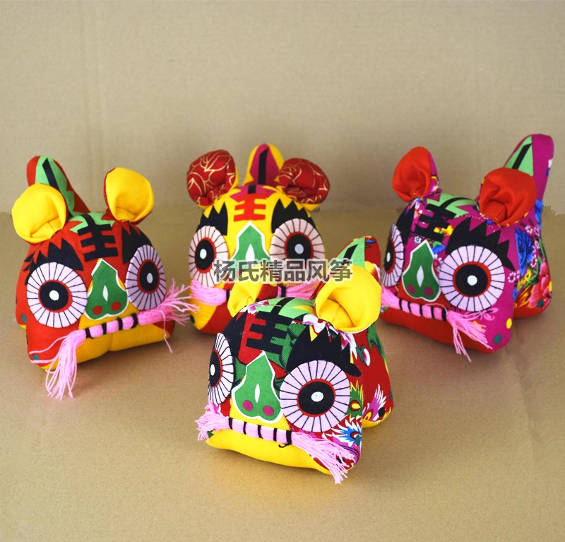 Cloth tiger pure handmade Chinese characteristic gifts for foreigners folk handicrafts Chinese wind small gift ornaments