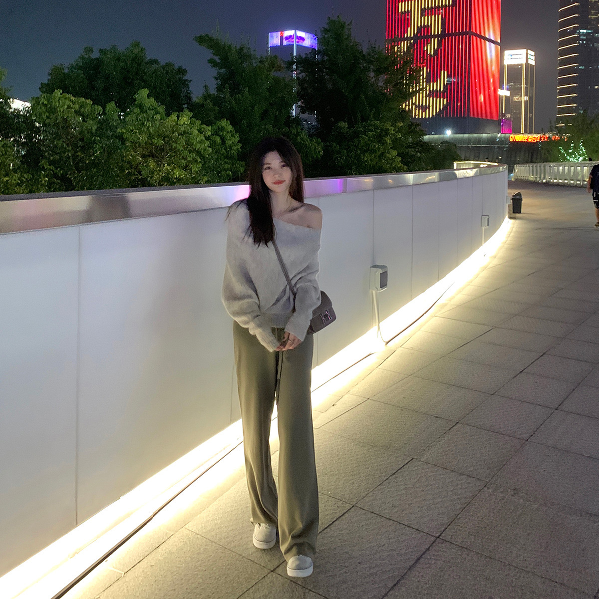 CloudSweet comes with a high-visibility filter, warm wool loose lazy knitted pants with drape and floor mopping trousers