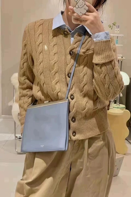 Classic Pony Embroidery Wool Cable Knit Retro Cardigan for Women, Autumn/Winter Thick Sweater with Round Neck