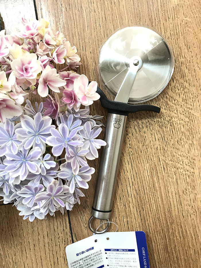 Spot ChefLand Japan's high - quality 18 - 8 stainless steel pizza cutter cutter