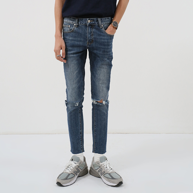 Model students Korean skinny blue jeans summer style nine-point pants with holes in the knees slim fit men's pants