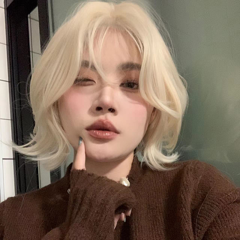 Platinum Blonde Wig for Women, Short Hair, Full Wig, Korean Style, Girl Group Style, Y2K, Middle Part, Outwardly Curled, Short Curly Hair, Cosplay