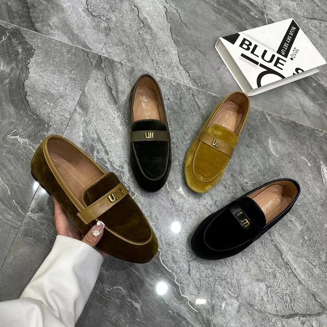 2023 Spring Festival Korean style gold velvet flat round toe scoop shoes sailing shoes single shoes fashionable and versatile casual women's slip-on shoes