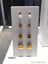 European light extravaganza Brand TOUS Peach Silk Bear Classic brief about 100 hitch 18K gold ear nail cute little fresher woman