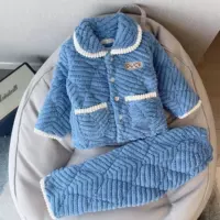 Утолщенные W-образные небо синие буквы