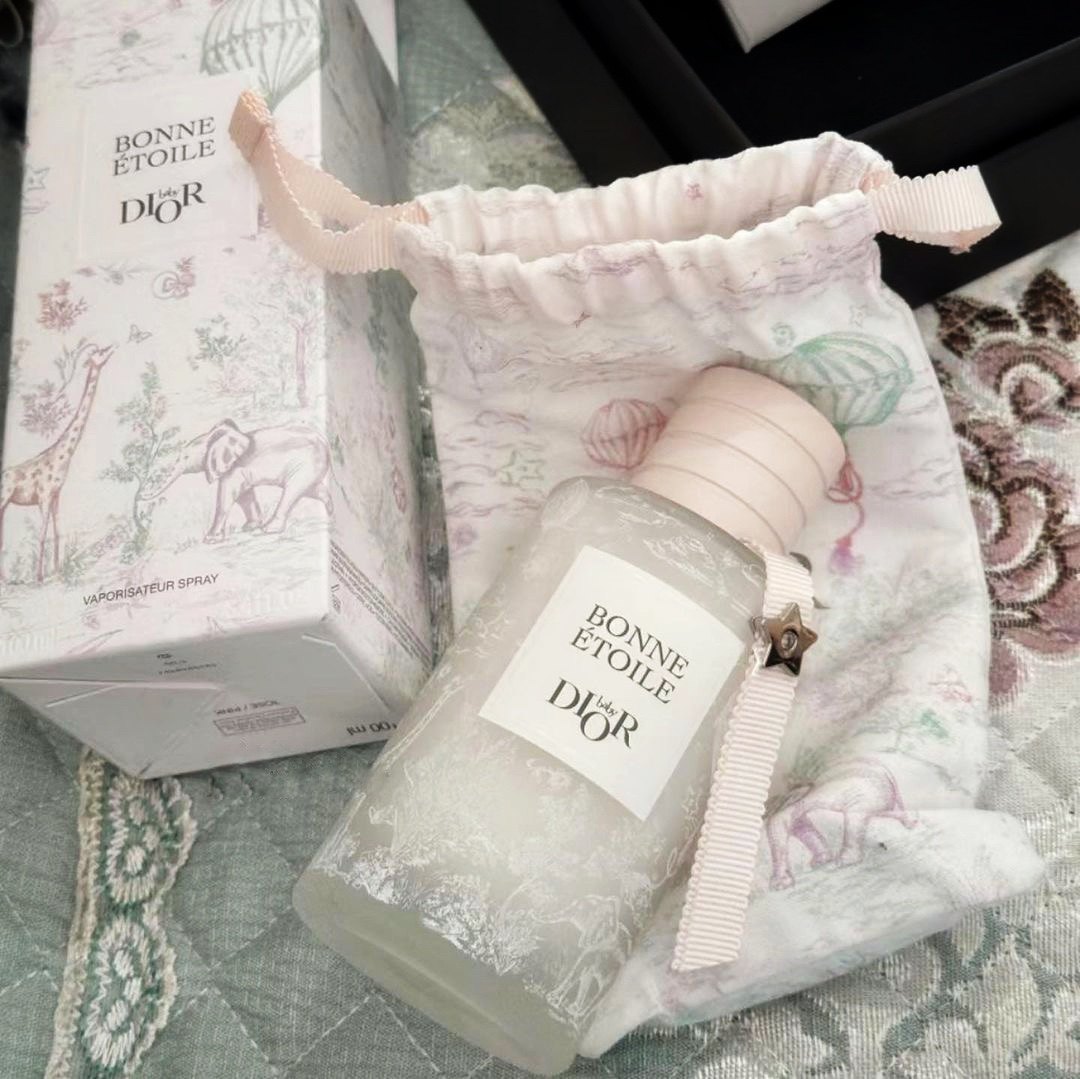 DIOR 2024年推出Bonne Etoile无酒精宝宝香水，绿粉双色瓶身诠释童真