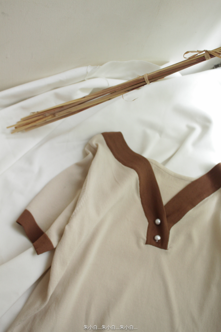 Pháp retro tương phản V-neckline lỏng ngắn tay áo len mỏng B 1811 áo phông nữ đẹp