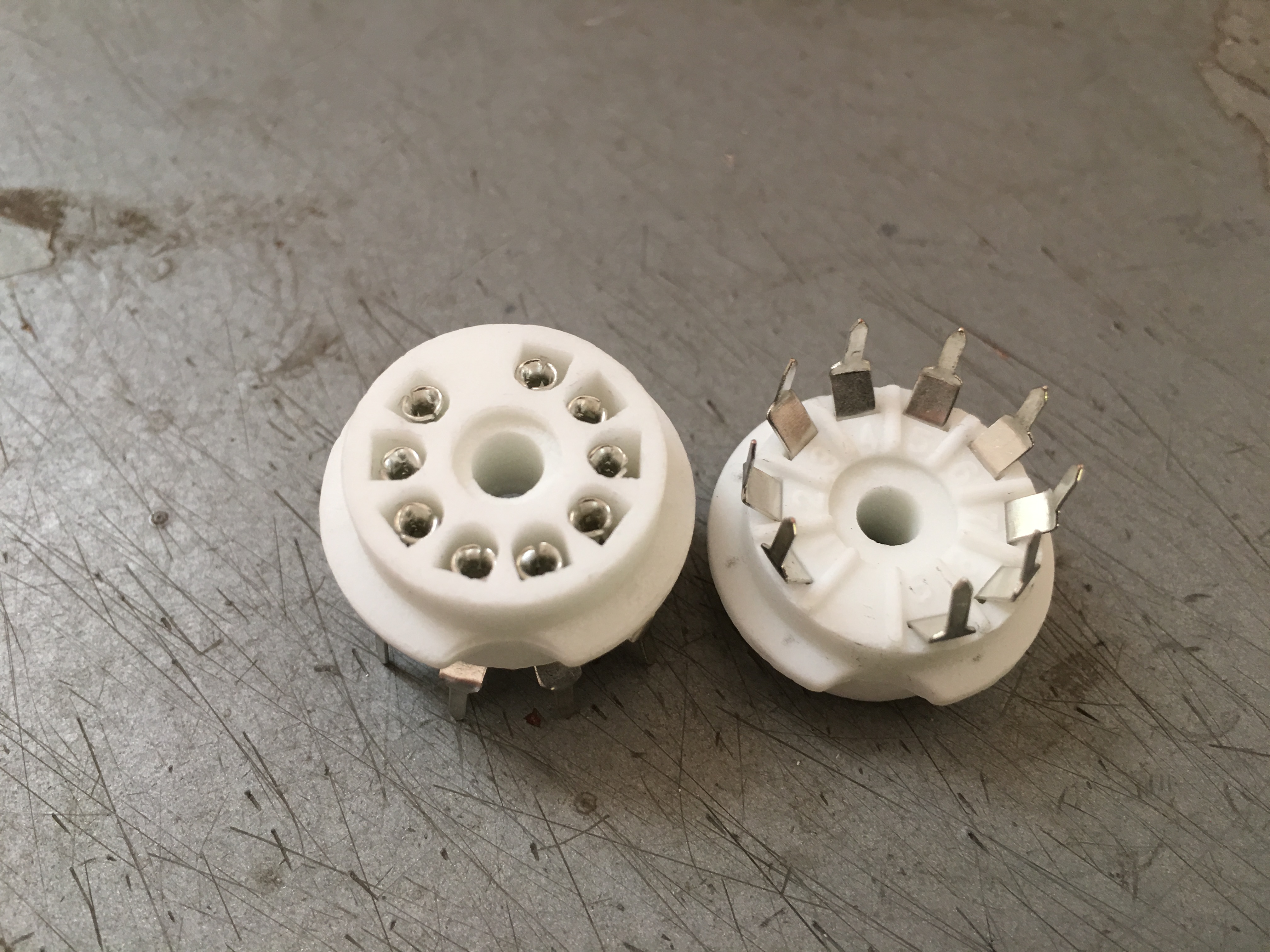 New ceramic small nine-foot vacuum tube holder 9-foot tube holder PCB seat 12AX7 12AX7 6p1 6n3 EL84