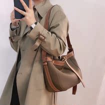 Tote bag girls 2021 fall new single shoulder inclined satchel large capacity Superior sense foreign gas ins small crowdsourced light extravaganza