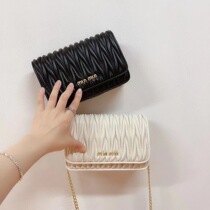 2021 Summer new armbands superior pleated pleated small square bag Single shoulder inclined satchel 100 lapped foreign air chain bag