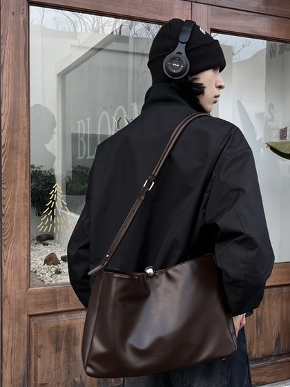 YUEN时髦松弛感ins复古单肩斜挎腋下通勤街头公文挎包手提包男女