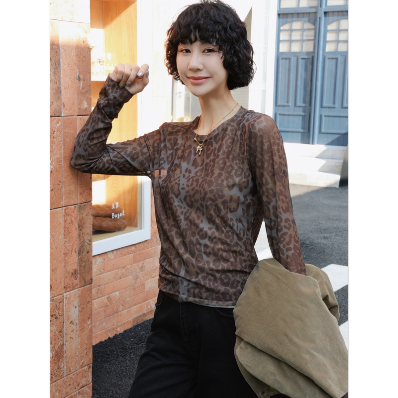 Tt Designer [Maillard] Lightweight and Wild Leopard Print Base Shirt for Women, Slim Fit Inner Layer Top for Autumn and Winter