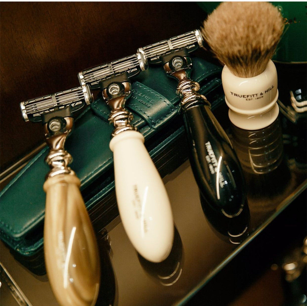 British TruefittHill Telofit Regency Retro Hand Shave Knife Shave Knife Shave With Bowl Suit