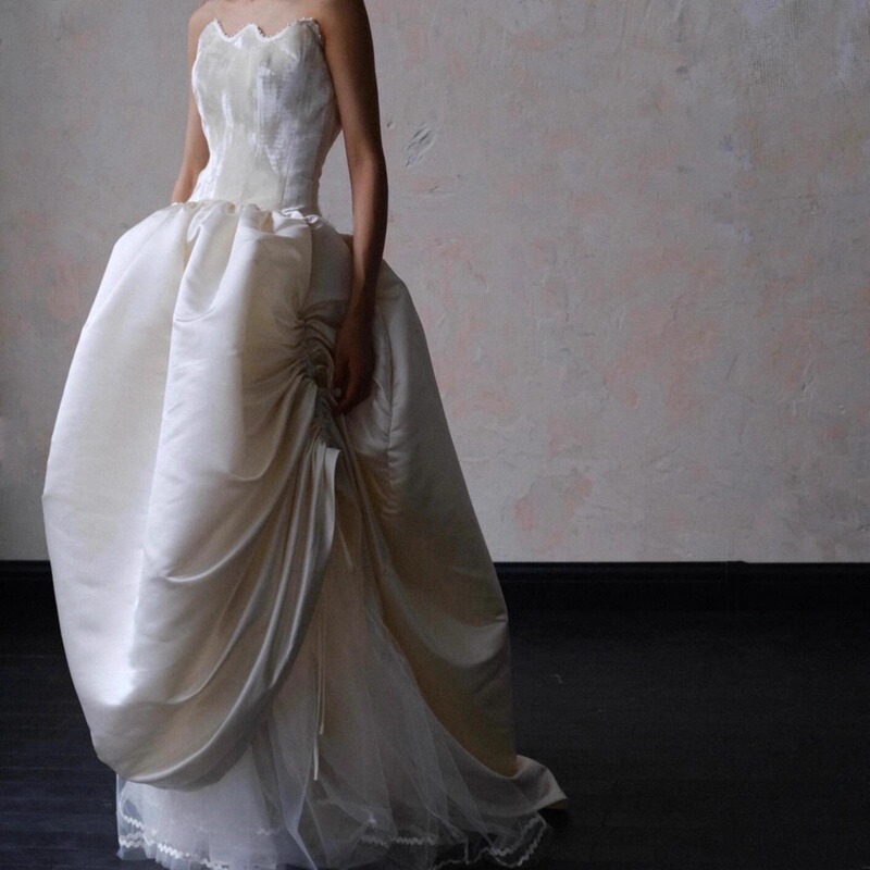 Suyi Su Yi Ji (Brand Name) Has a Unique Design Sense, Offering High-End Custom Wedding Dresses, Bridal Evening Gowns, and Wedding Attire Suyi Su Yi Ji (Brand Name) Has a Unique Design Sense, Offering High-End Custom Wedding Dresses, Bridal Evening Gowns, and Wedding Attire