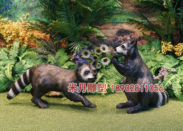 Raccoon sculpture model fiberglass simulation animal sculpture ornament garden garden park landscape sculpture ornament