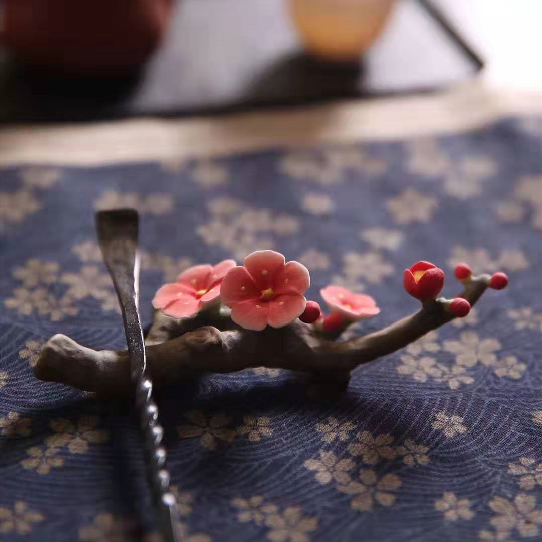 Send Sandalwood Plum Blossom Fragrance Insert Handmade Ceramic Hand Pinch Ceramic Flower Tea Ceremony Lying Incense Plate Tea Pet Ornament Line Incense Incense Holder