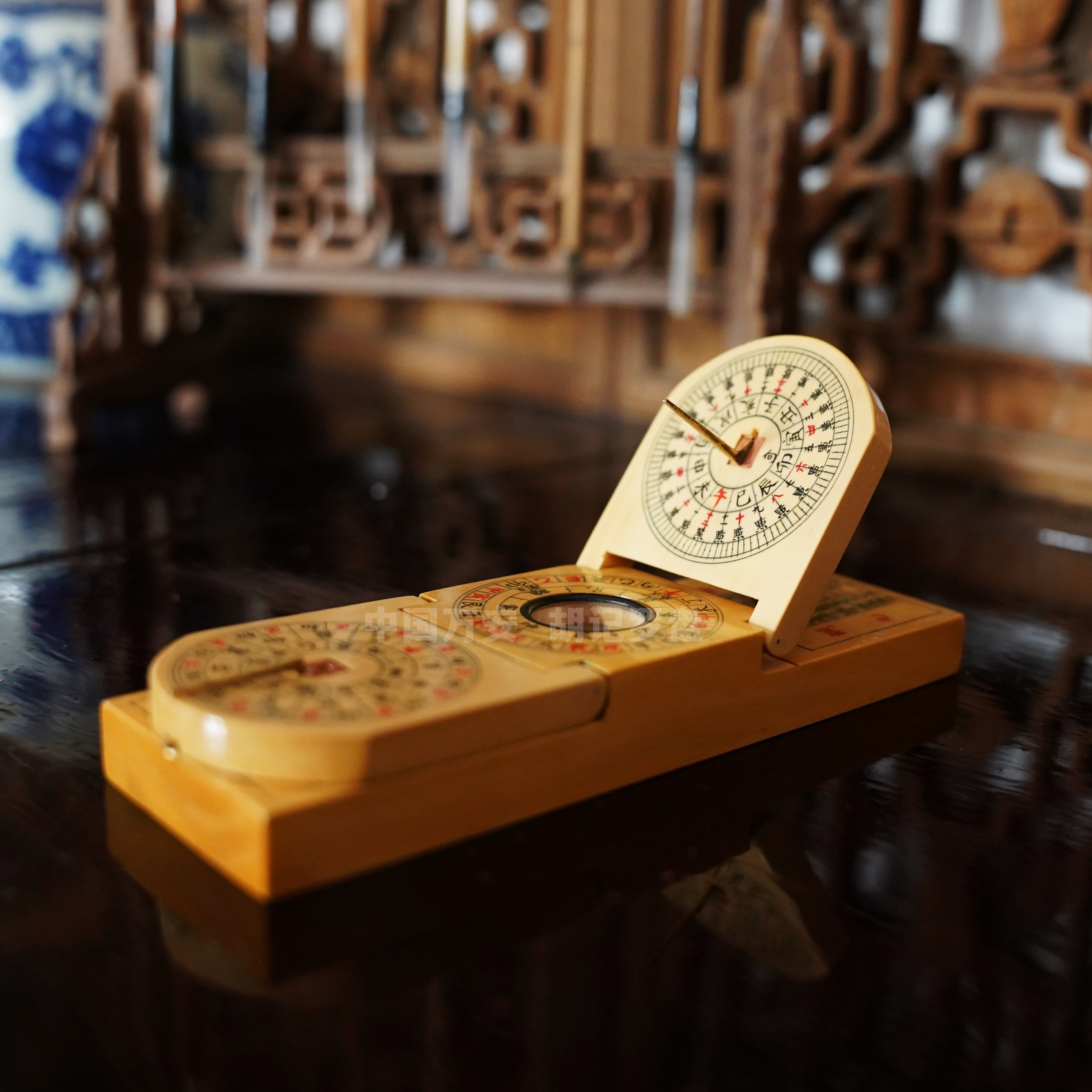 Sun and moon double sundial Xiuning Wanan Fengshui compass pure handmade solid wood compass compass 5 5CM×16 5CM
