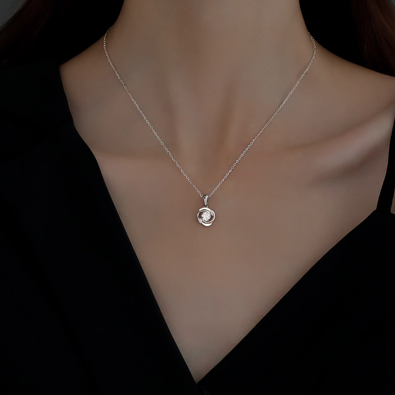 925 Sterling Silver Clover Necklace Female Niche Clavicle Chain Mother Model 2021 New Clover Pendant for Elders