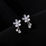 Небольшие дизайнерские серьги, серебро 925 пробы, в цветочек, коллекция 2023, изысканный стиль